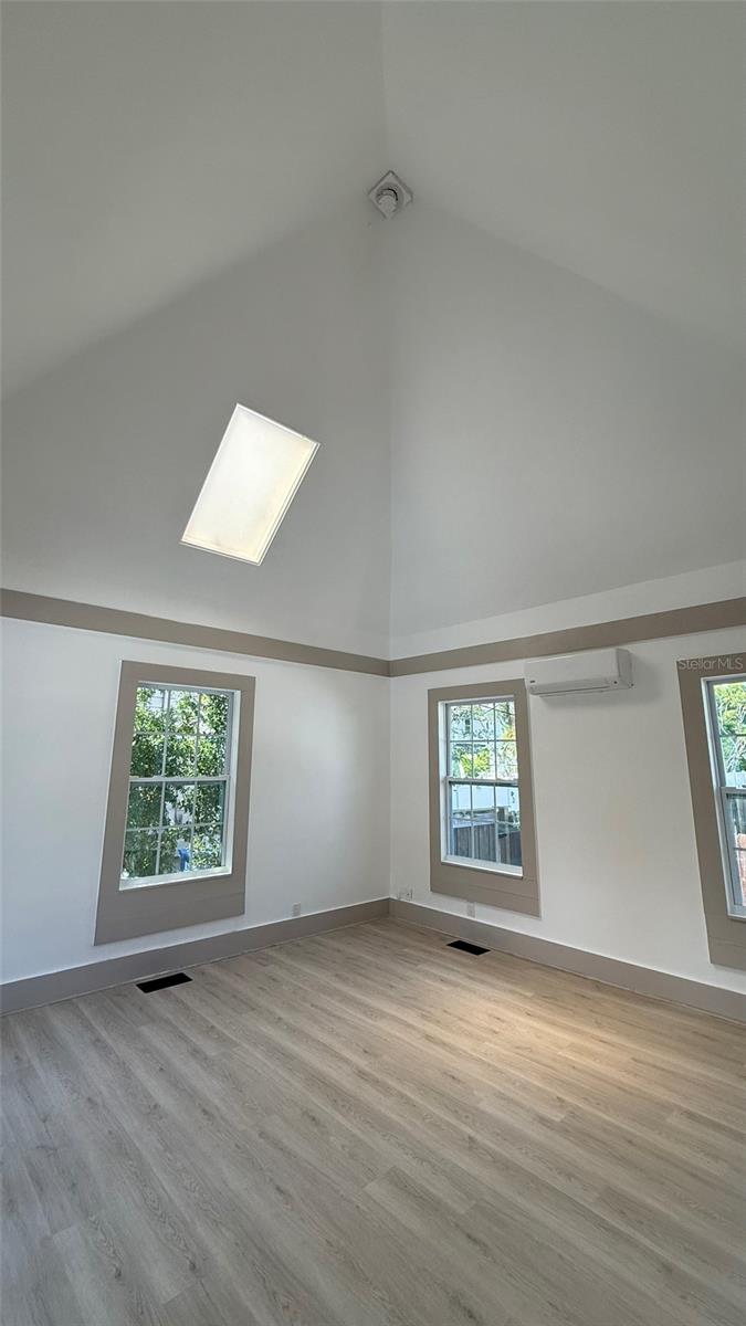Image 44 of 98 For 1330 Cherry Street Ne