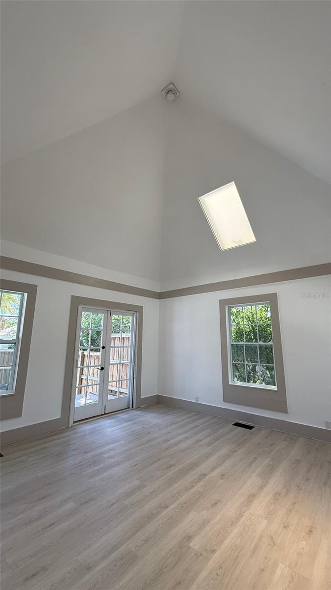 Image 45 of 98 For 1330 Cherry Street Ne