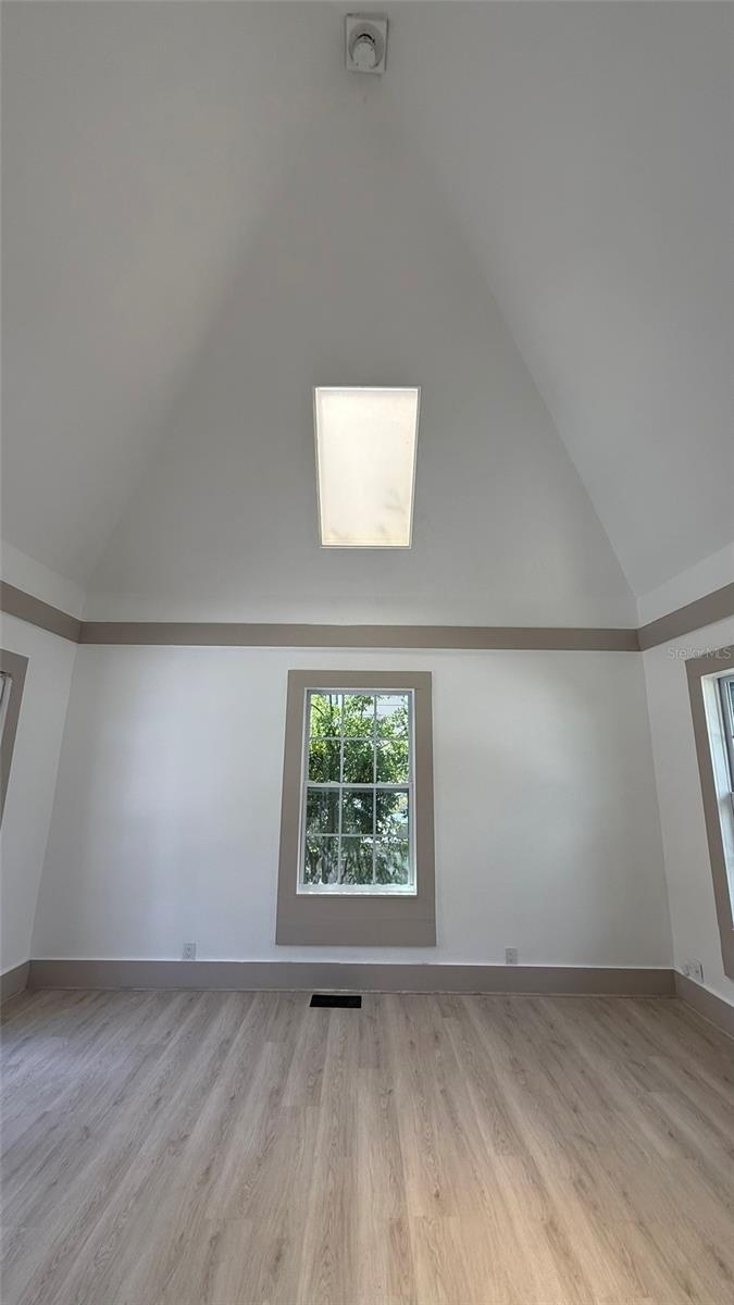 Image 46 of 98 For 1330 Cherry Street Ne
