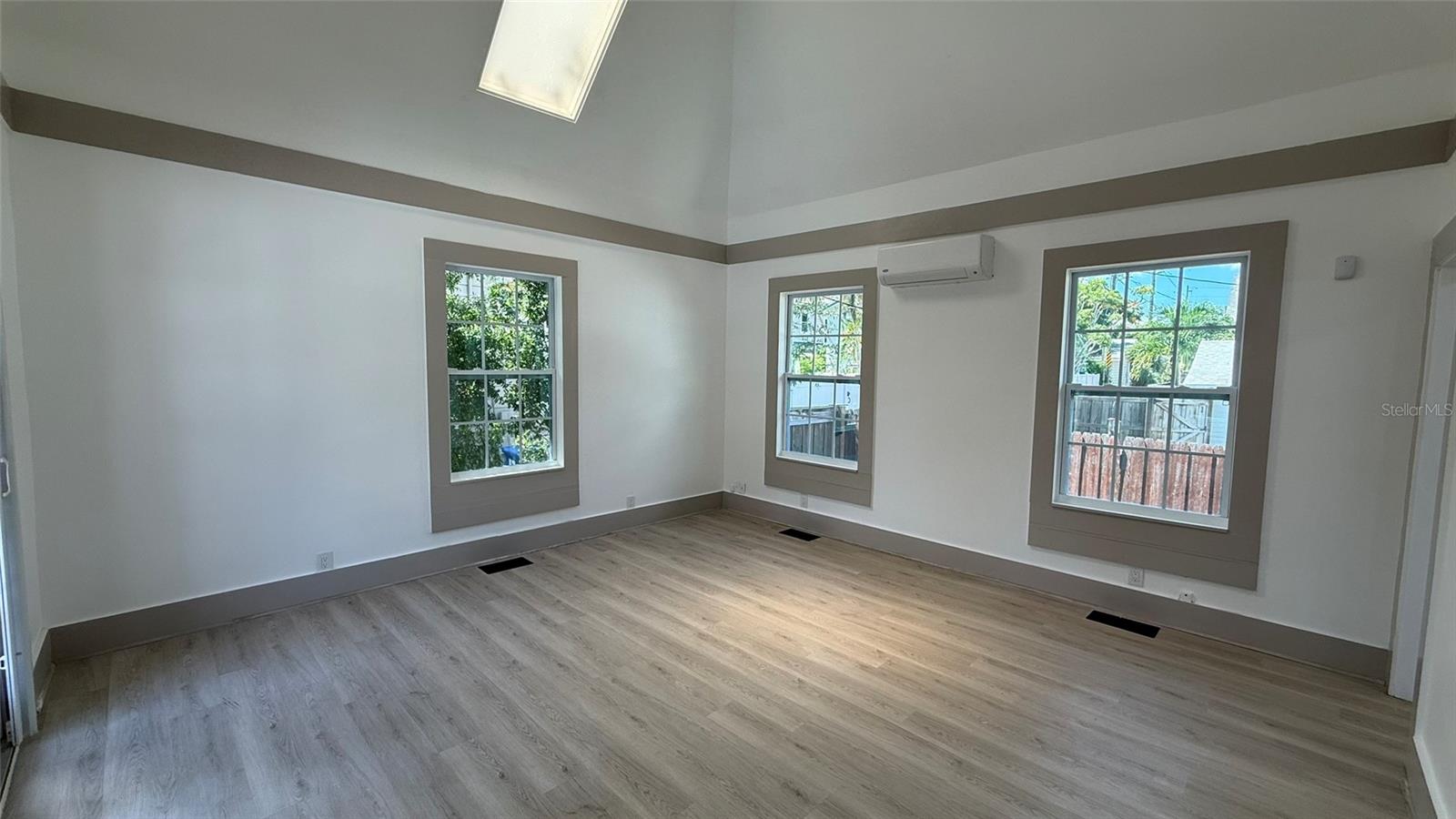 Image 47 of 98 For 1330 Cherry Street Ne