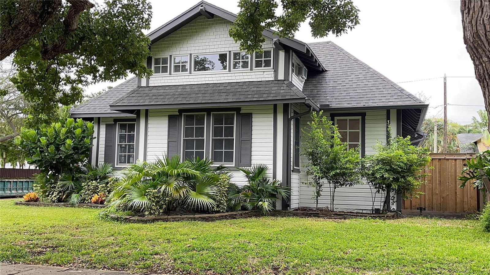 Listing photo id 3 for 1330 Cherry Street Ne