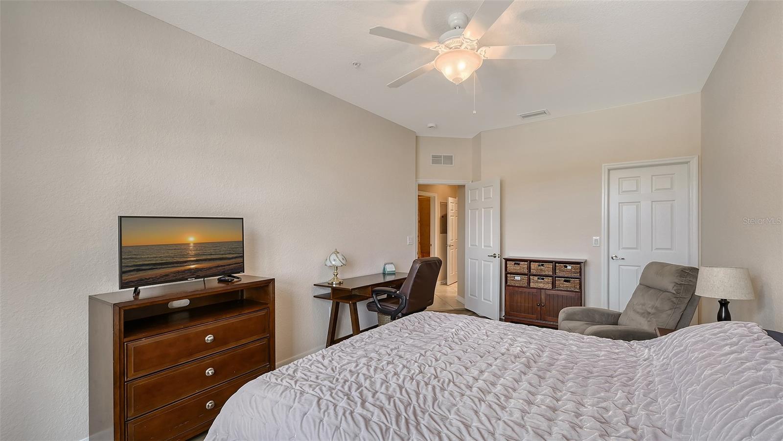 Image 25 of 42 For 115 Red Fox Court 102
