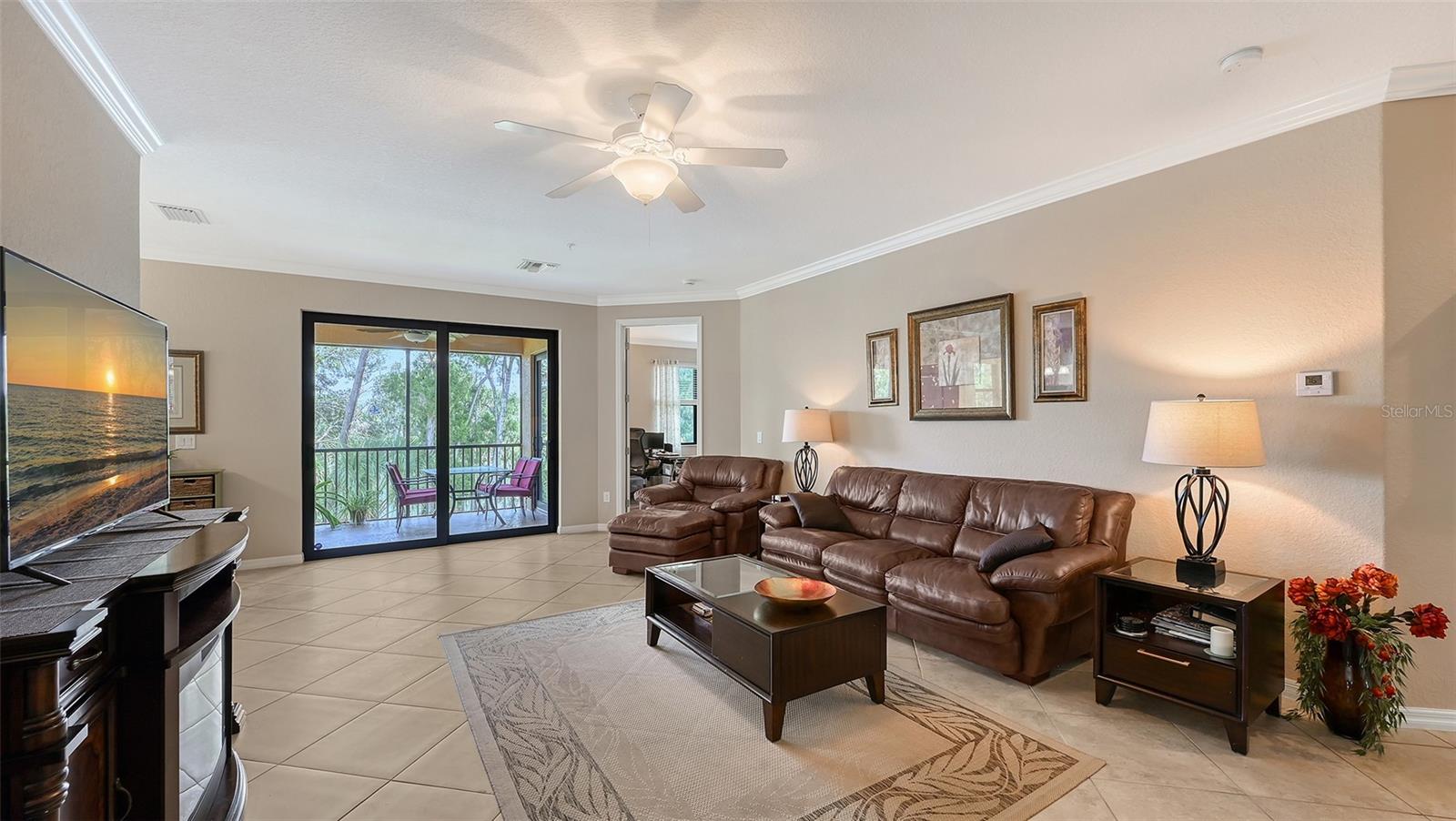 Image 7 of 42 For 115 Red Fox Court 102