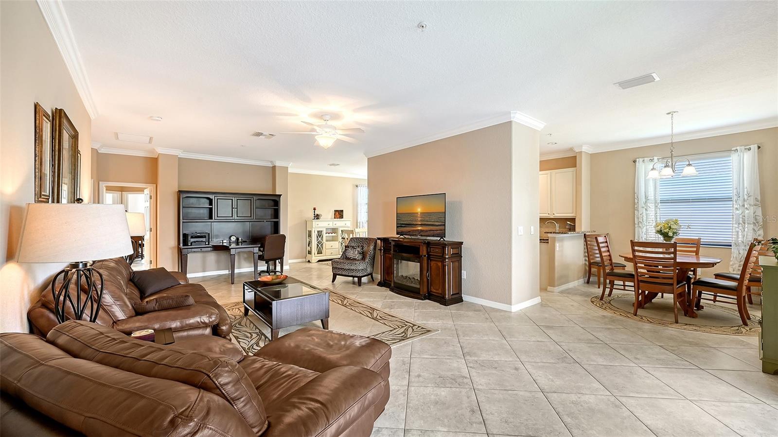 Image 9 of 42 For 115 Red Fox Court 102