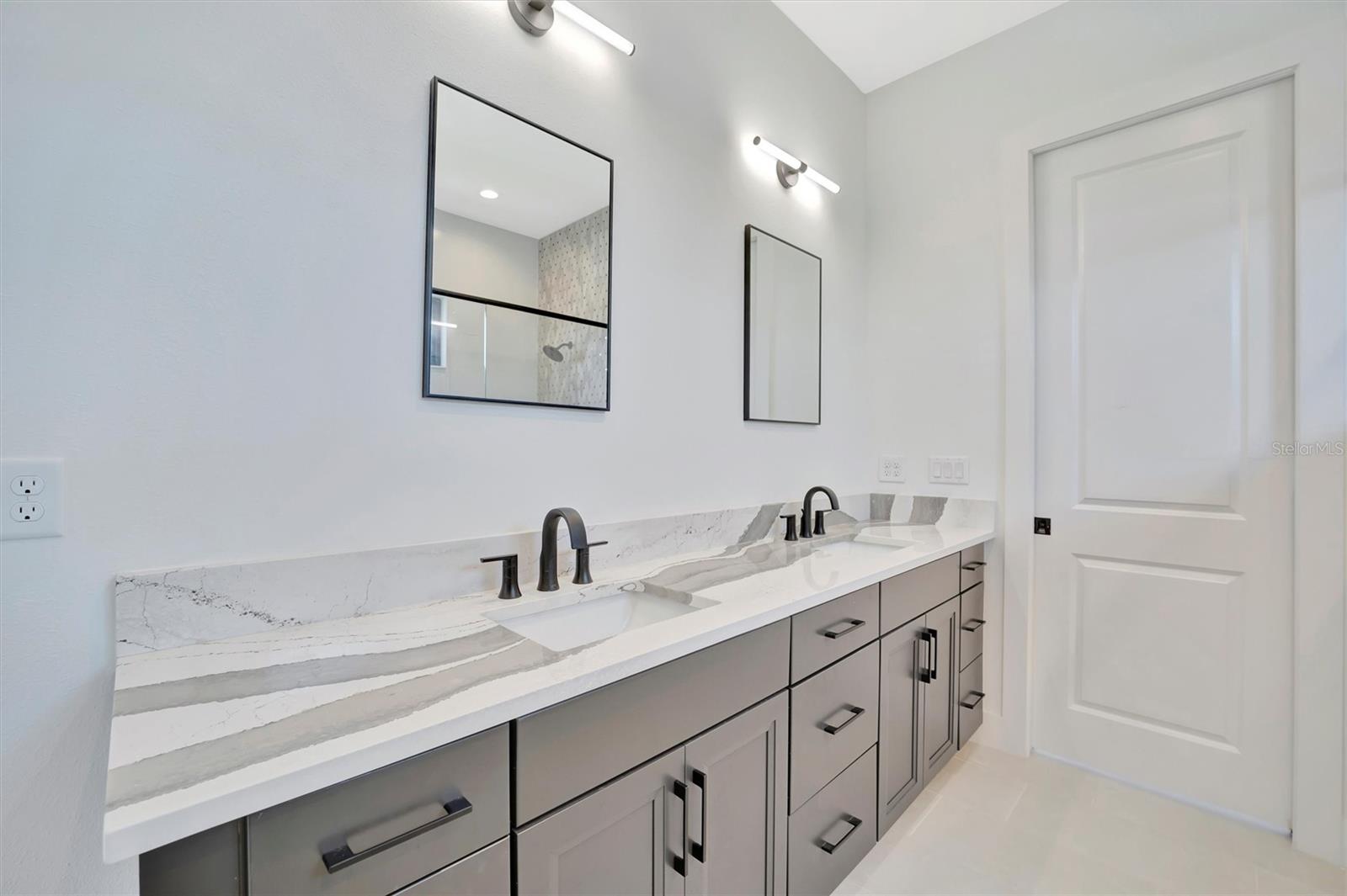 Image 39 of 61 For 5939 Redbay Boulevard