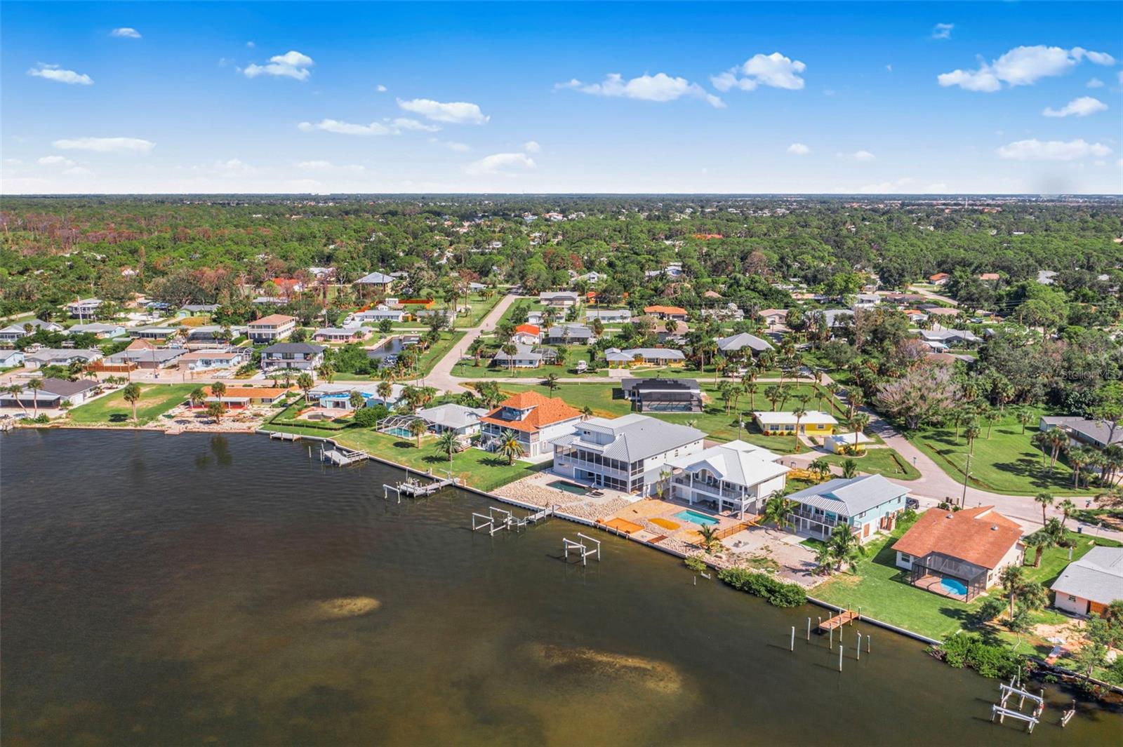 Image 11 of 32 For 915 Suncrest Lane