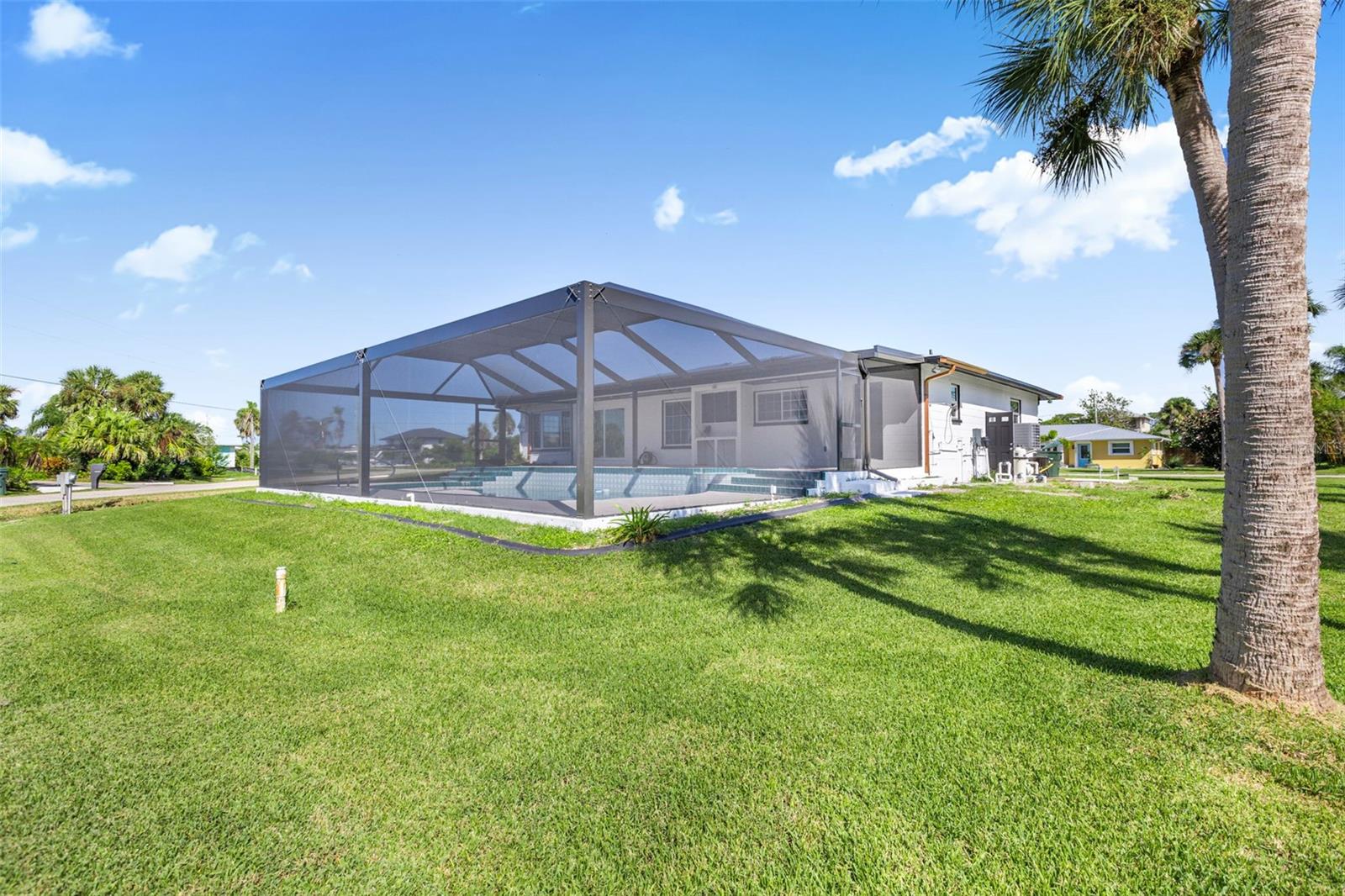 Image 14 of 32 For 915 Suncrest Lane