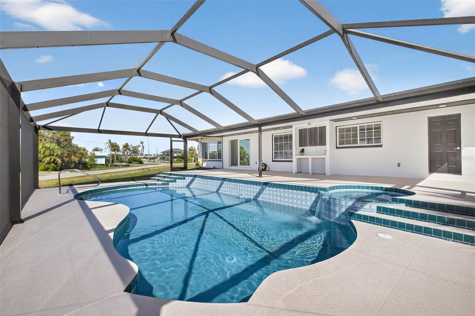 Image 16 of 32 For 915 Suncrest Lane