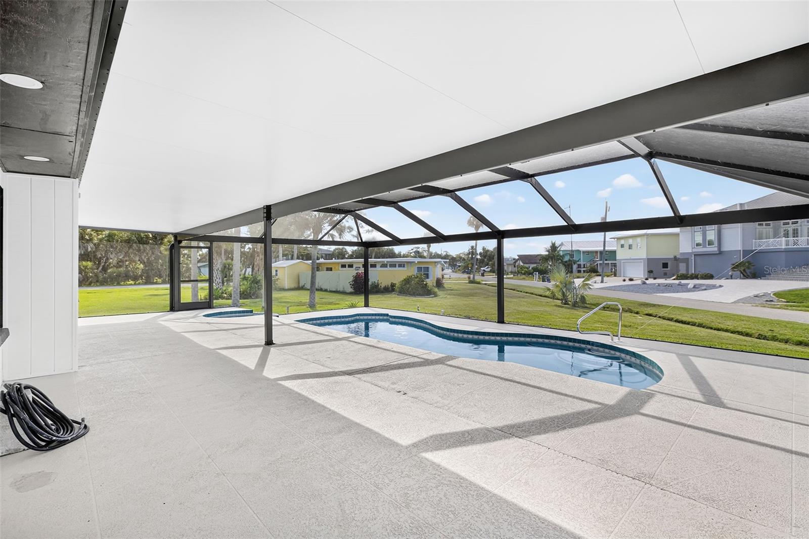 Image 18 of 32 For 915 Suncrest Lane