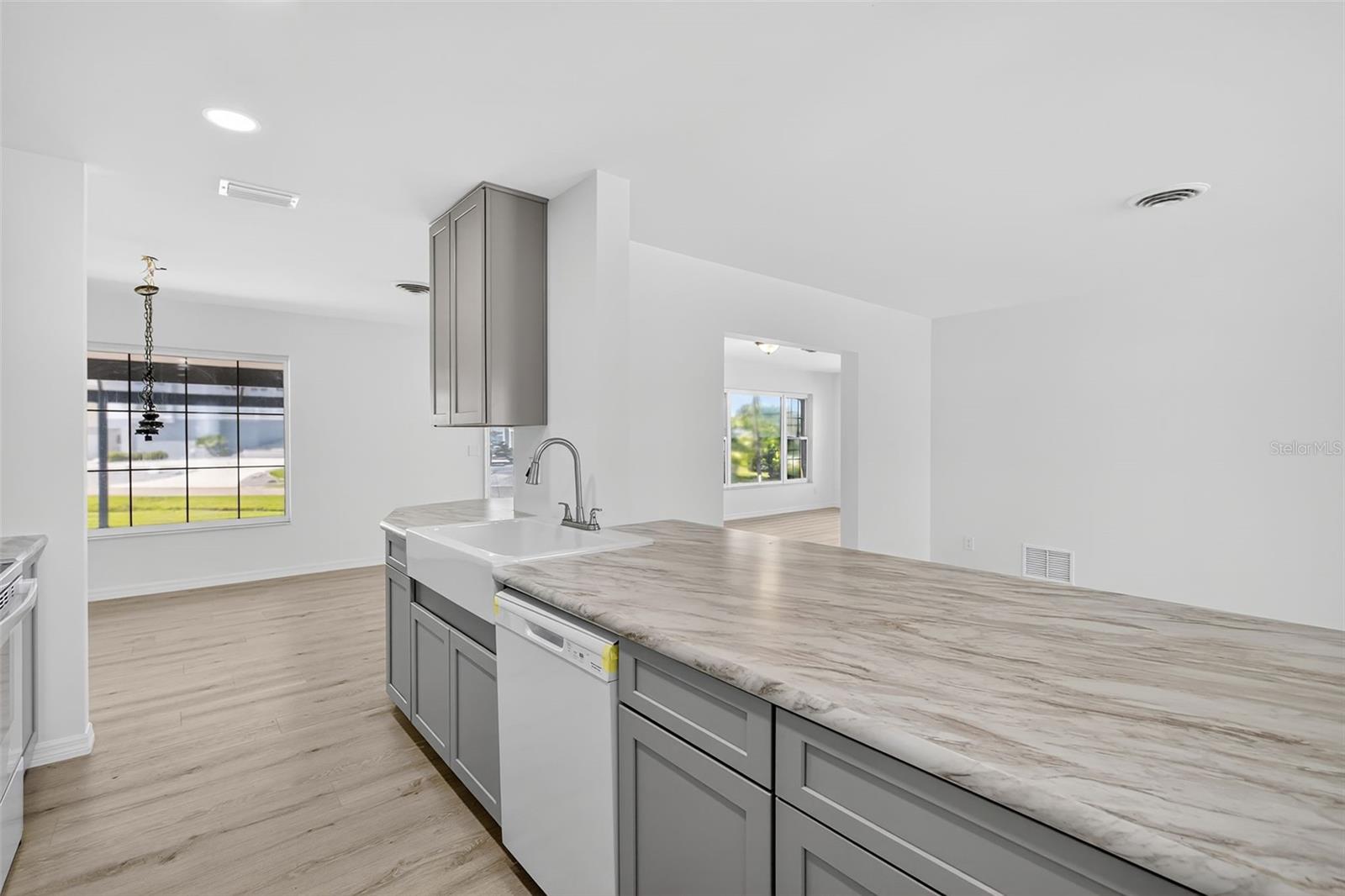 Image 20 of 32 For 915 Suncrest Lane