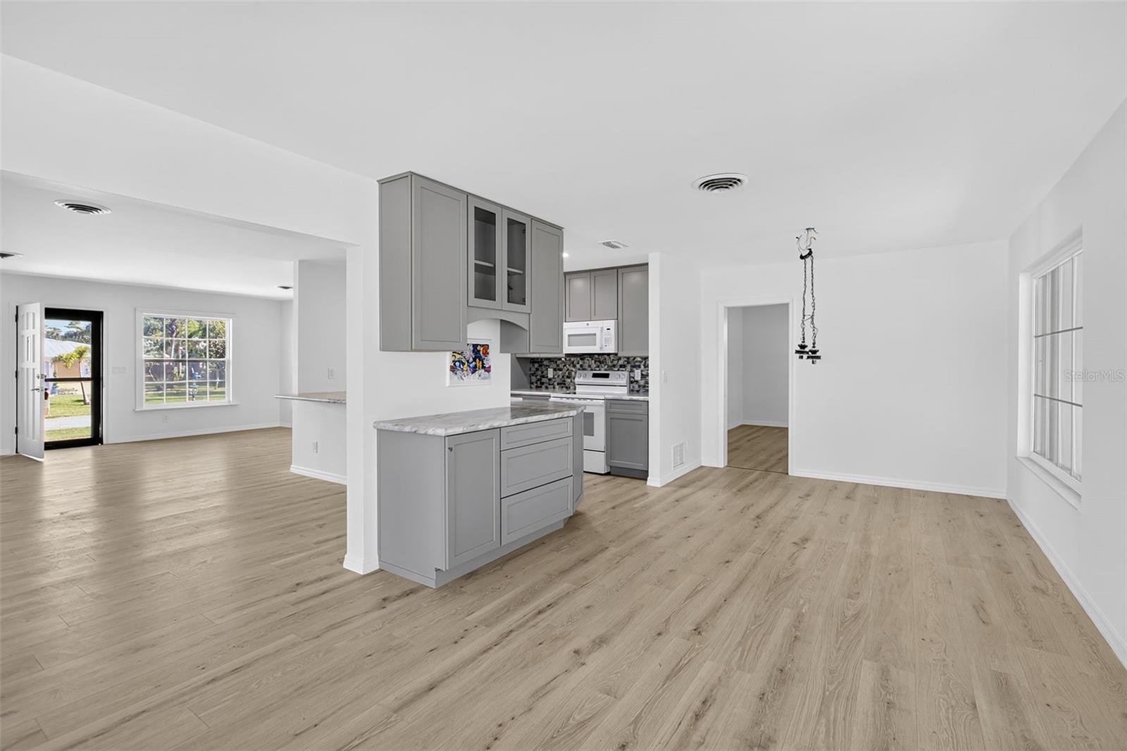 Image 24 of 32 For 915 Suncrest Lane