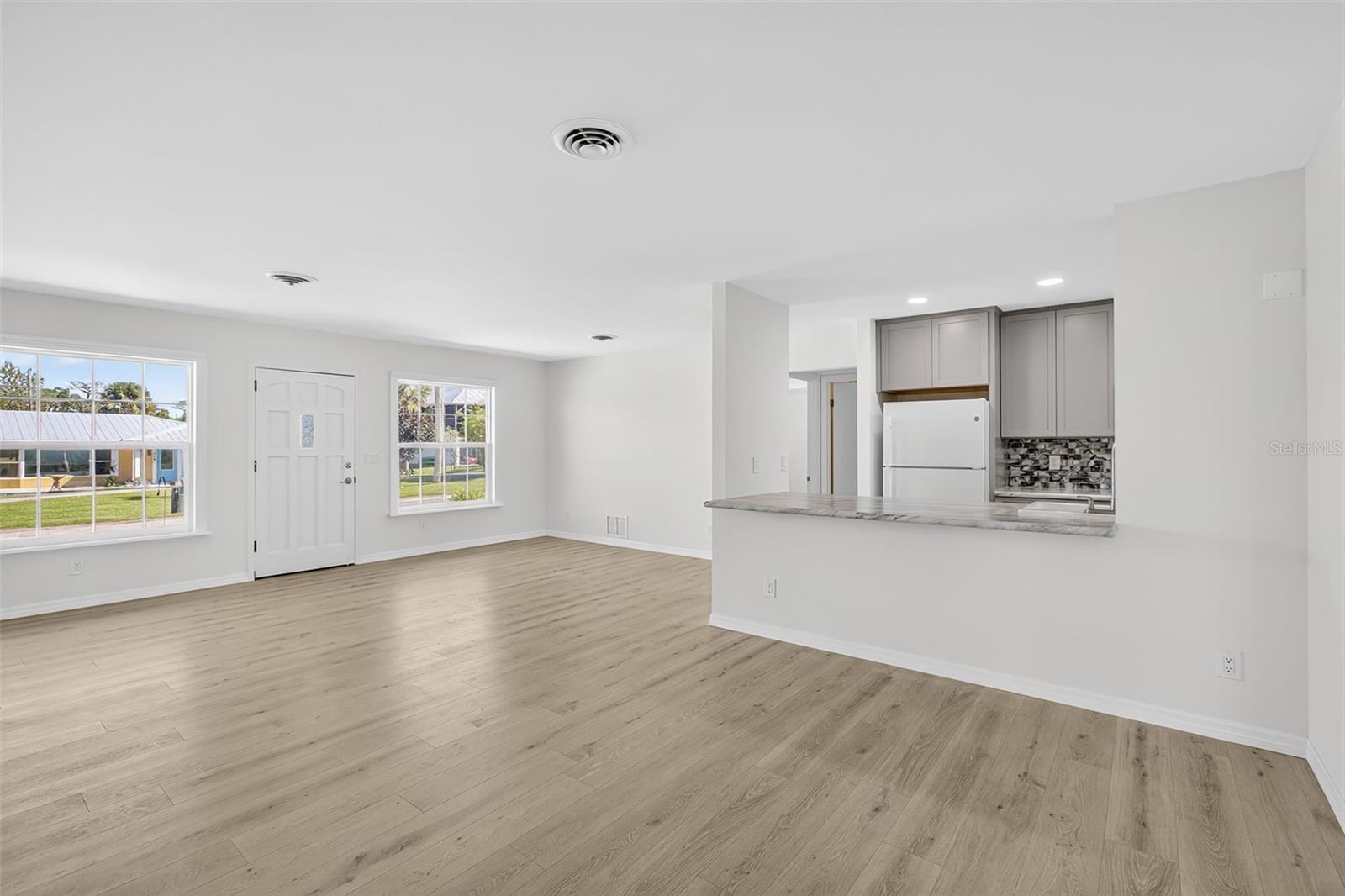 Image 25 of 32 For 915 Suncrest Lane