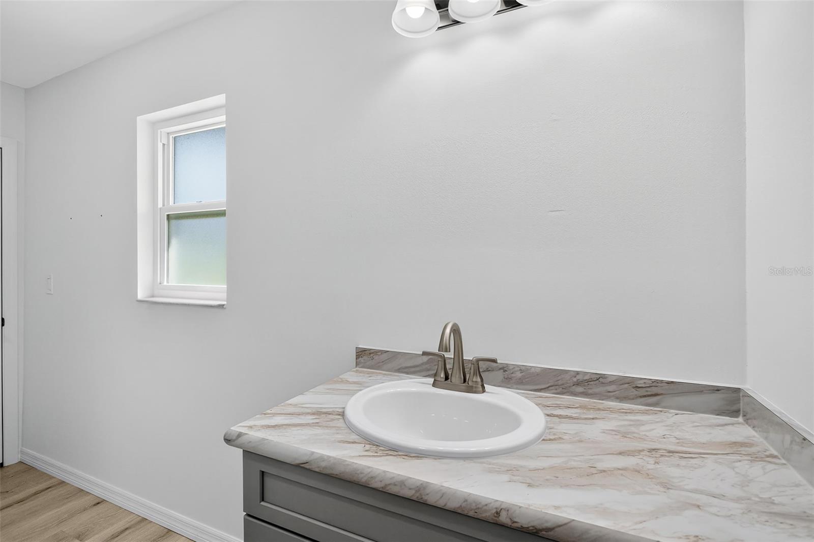 Image 29 of 32 For 915 Suncrest Lane