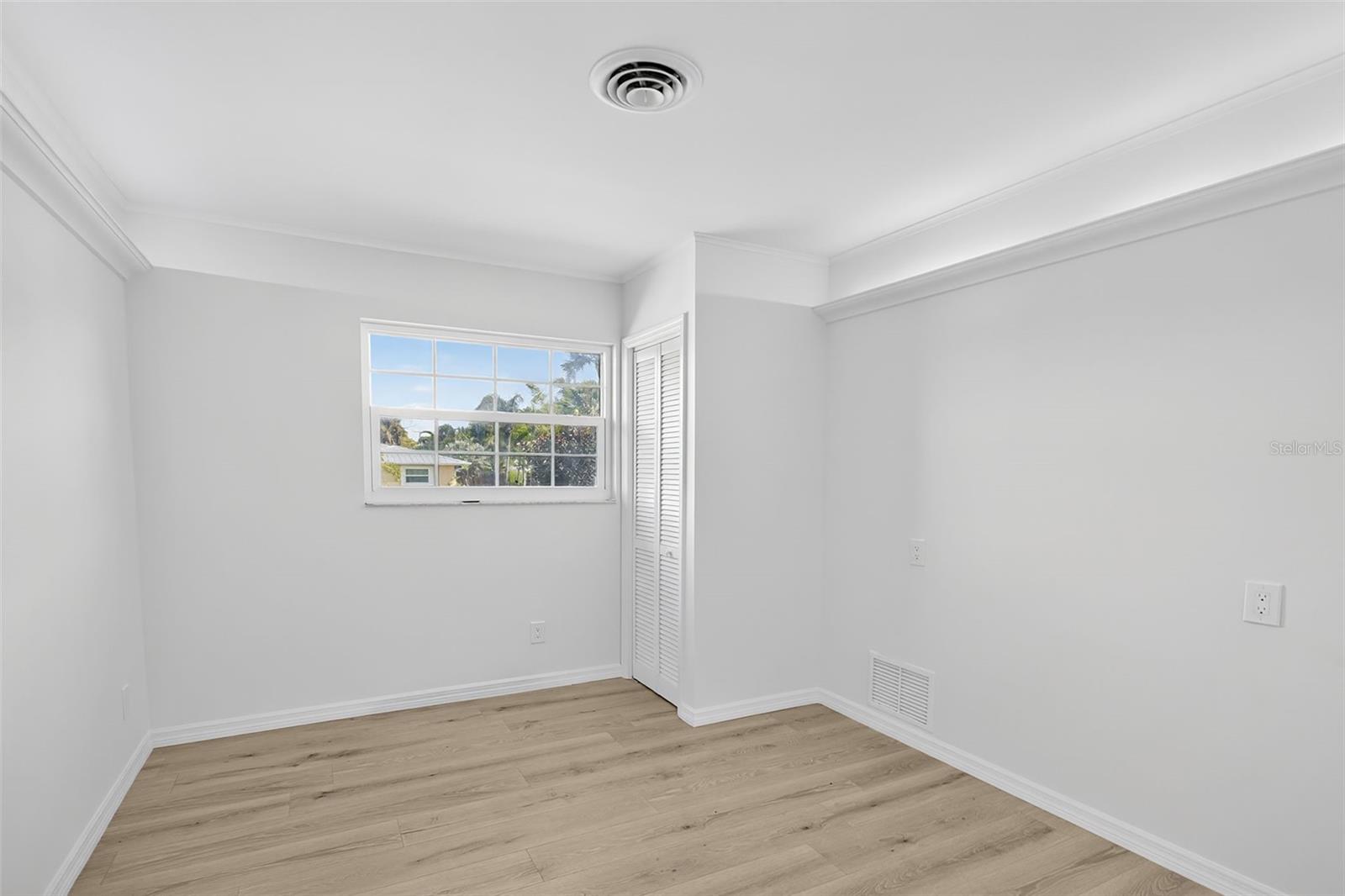 Image 31 of 32 For 915 Suncrest Lane