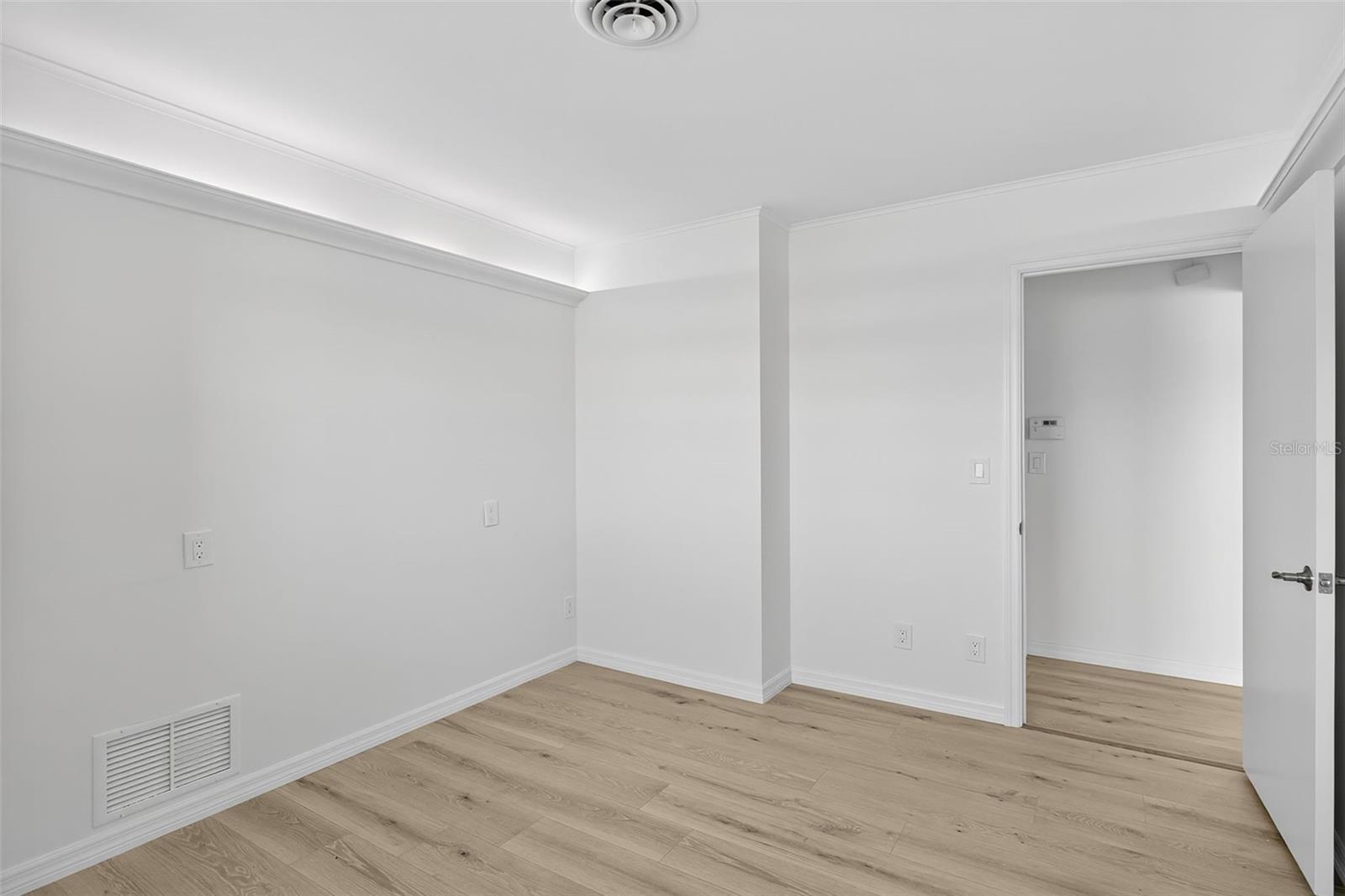 Image 32 of 32 For 915 Suncrest Lane