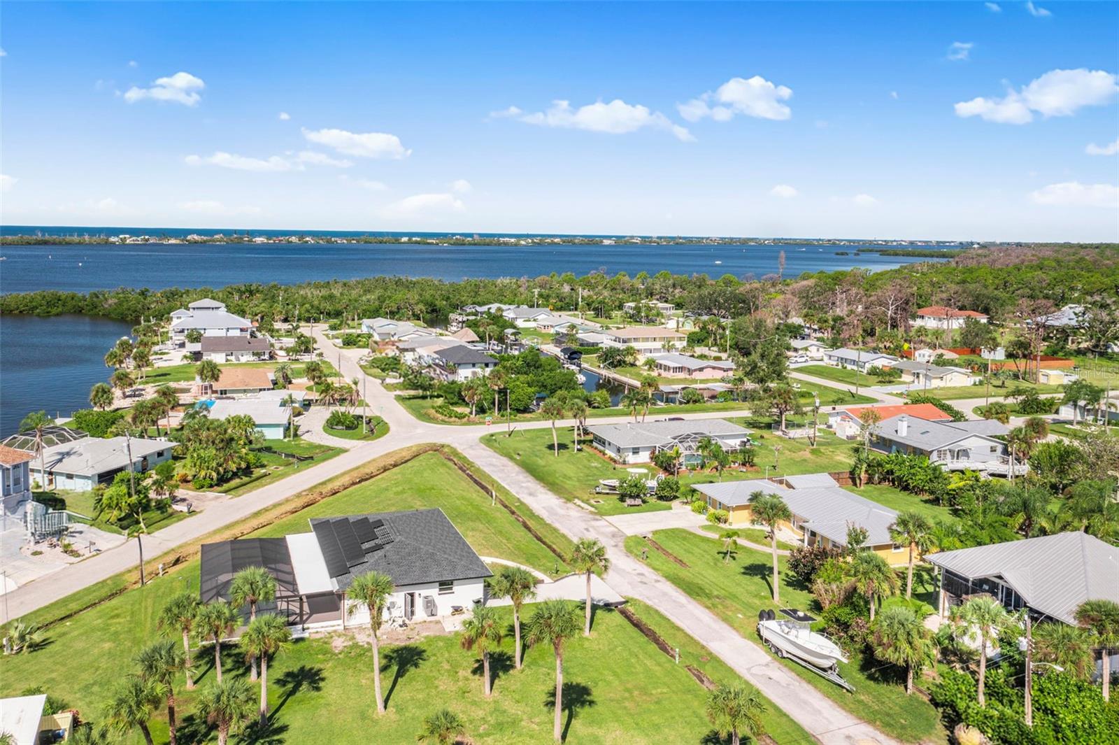 Image 8 of 32 For 915 Suncrest Lane