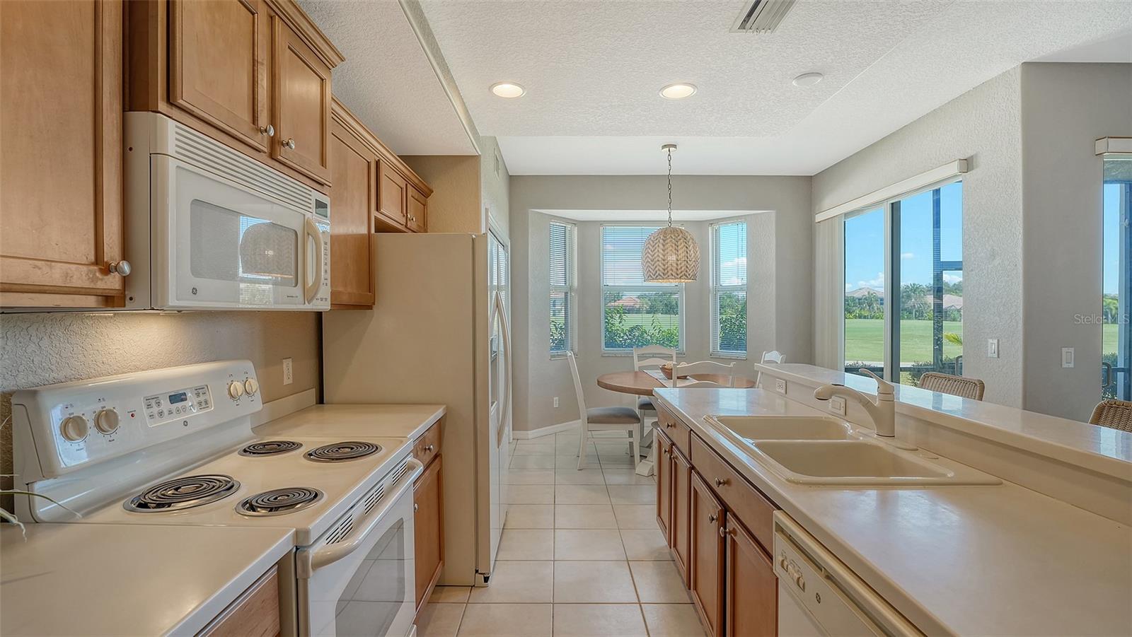 Image 21 of 86 For 811 Fairwaycove Lane 107