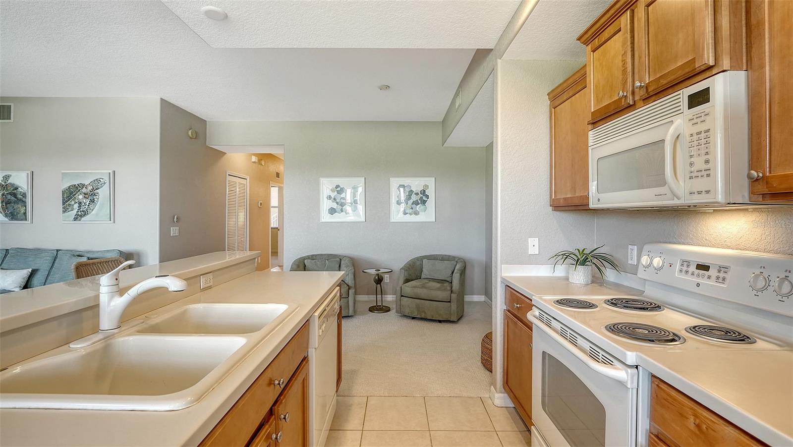 Image 26 of 86 For 811 Fairwaycove Lane 107