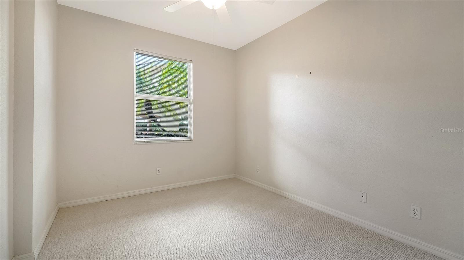 Image 35 of 86 For 811 Fairwaycove Lane 107