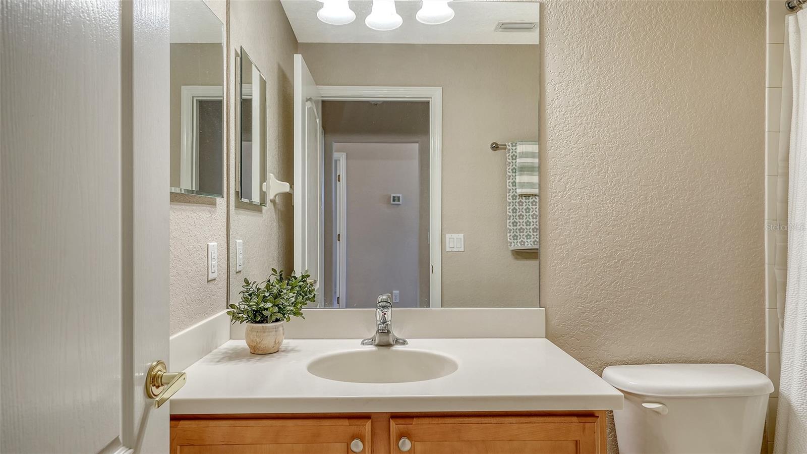 Image 37 of 86 For 811 Fairwaycove Lane 107