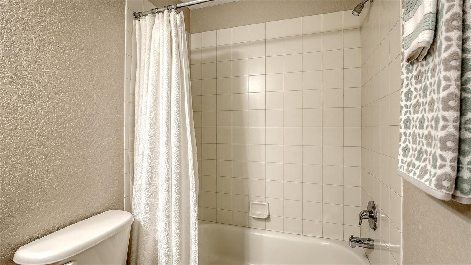 Image 38 of 86 For 811 Fairwaycove Lane 107