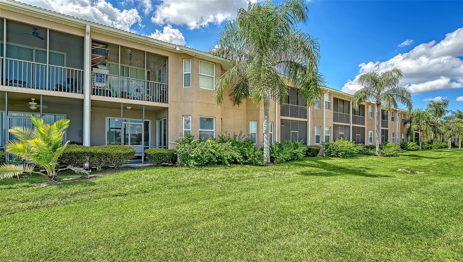 Image 40 of 86 For 811 Fairwaycove Lane 107