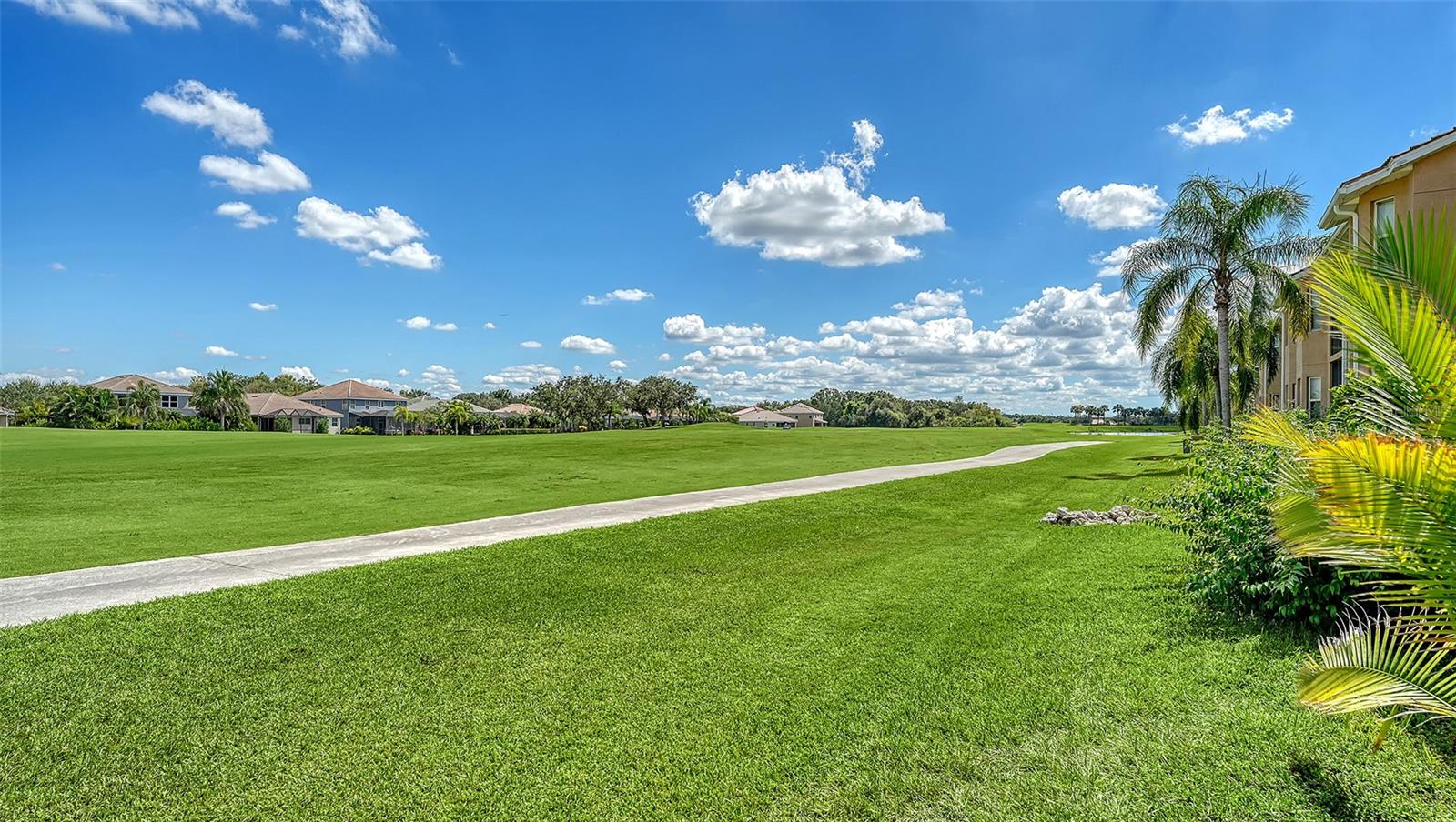 Image 43 of 86 For 811 Fairwaycove Lane 107