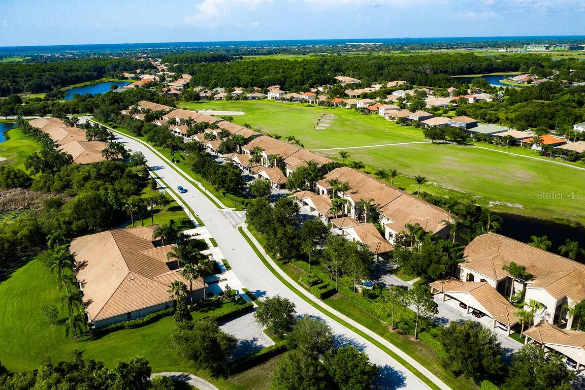 Image 45 of 86 For 811 Fairwaycove Lane 107