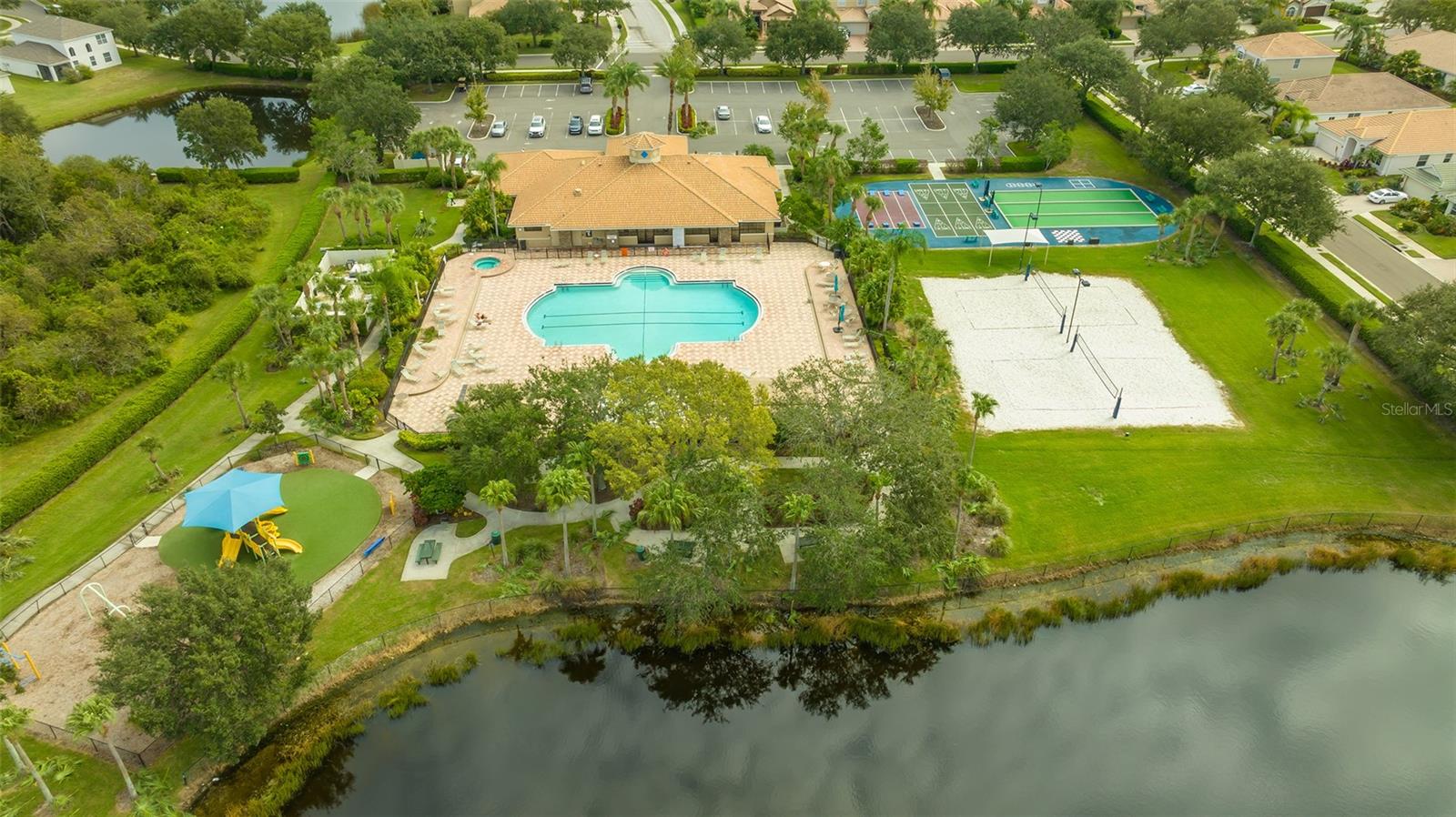 Image 60 of 86 For 811 Fairwaycove Lane 107