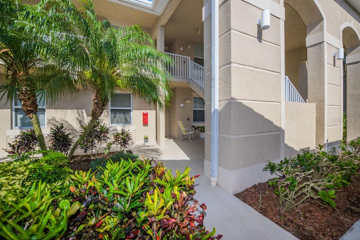 Image 8 of 86 For 811 Fairwaycove Lane 107