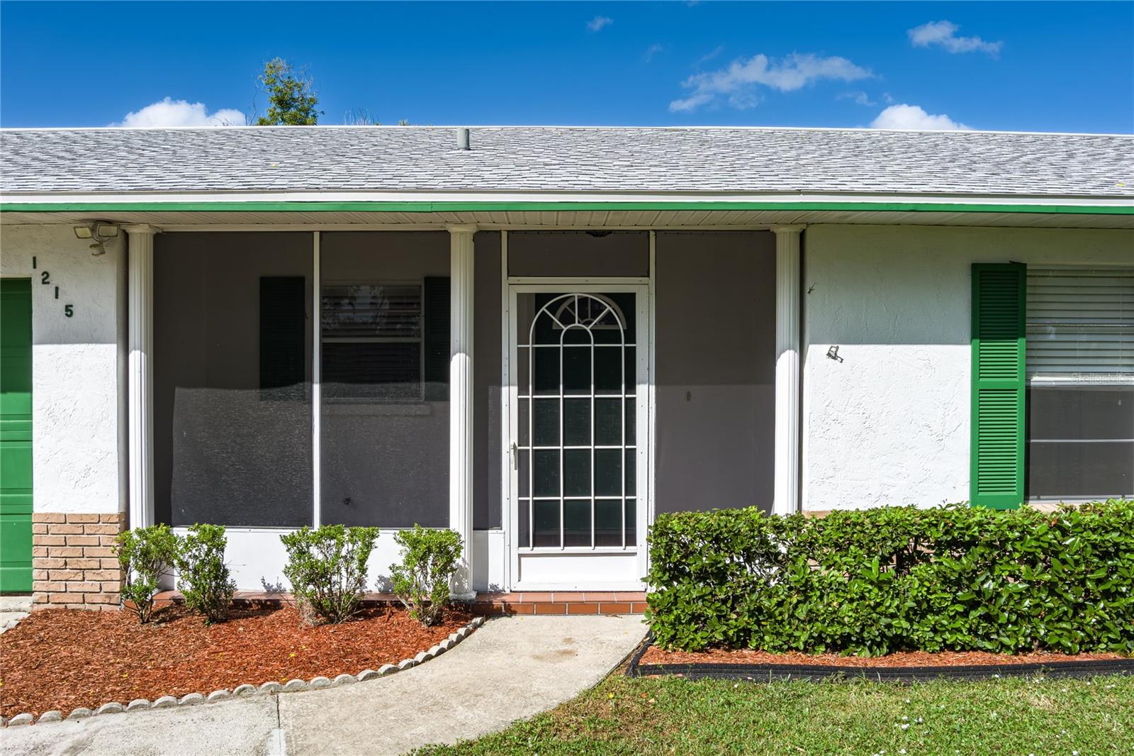 Image 3 of 23 For 1215 20th Avenue W