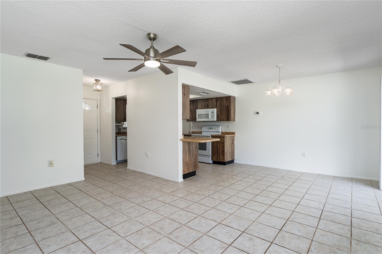 Image 4 of 23 For 1215 20th Avenue W