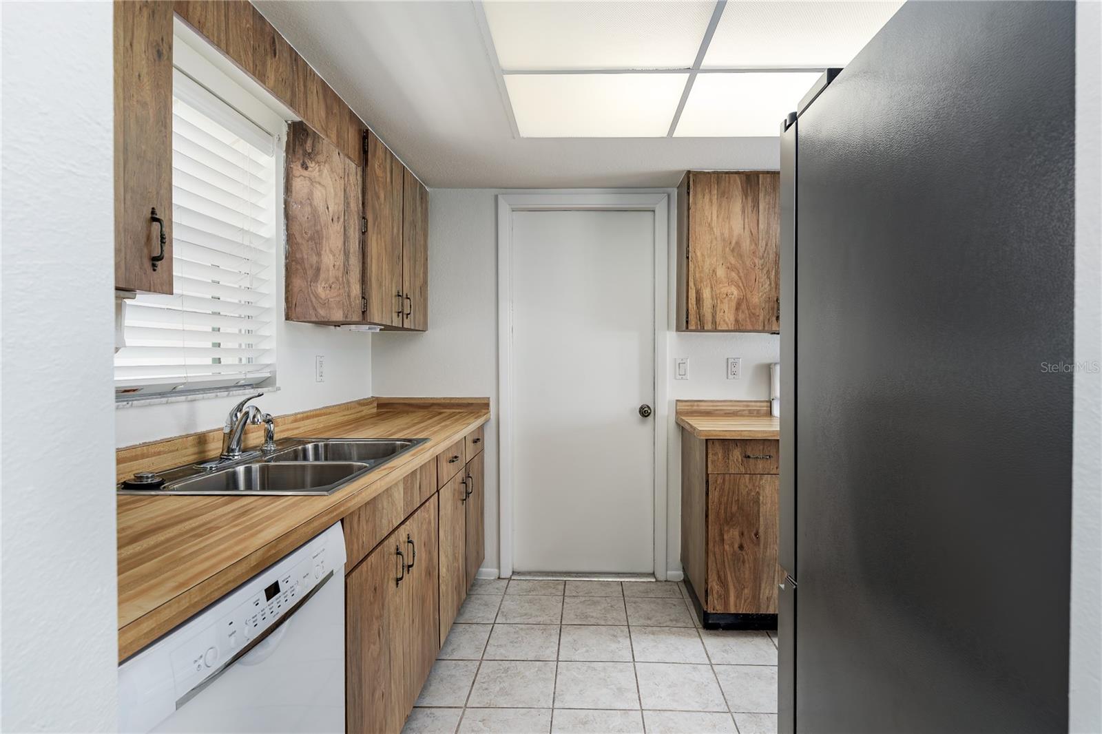 Image 5 of 23 For 1215 20th Avenue W