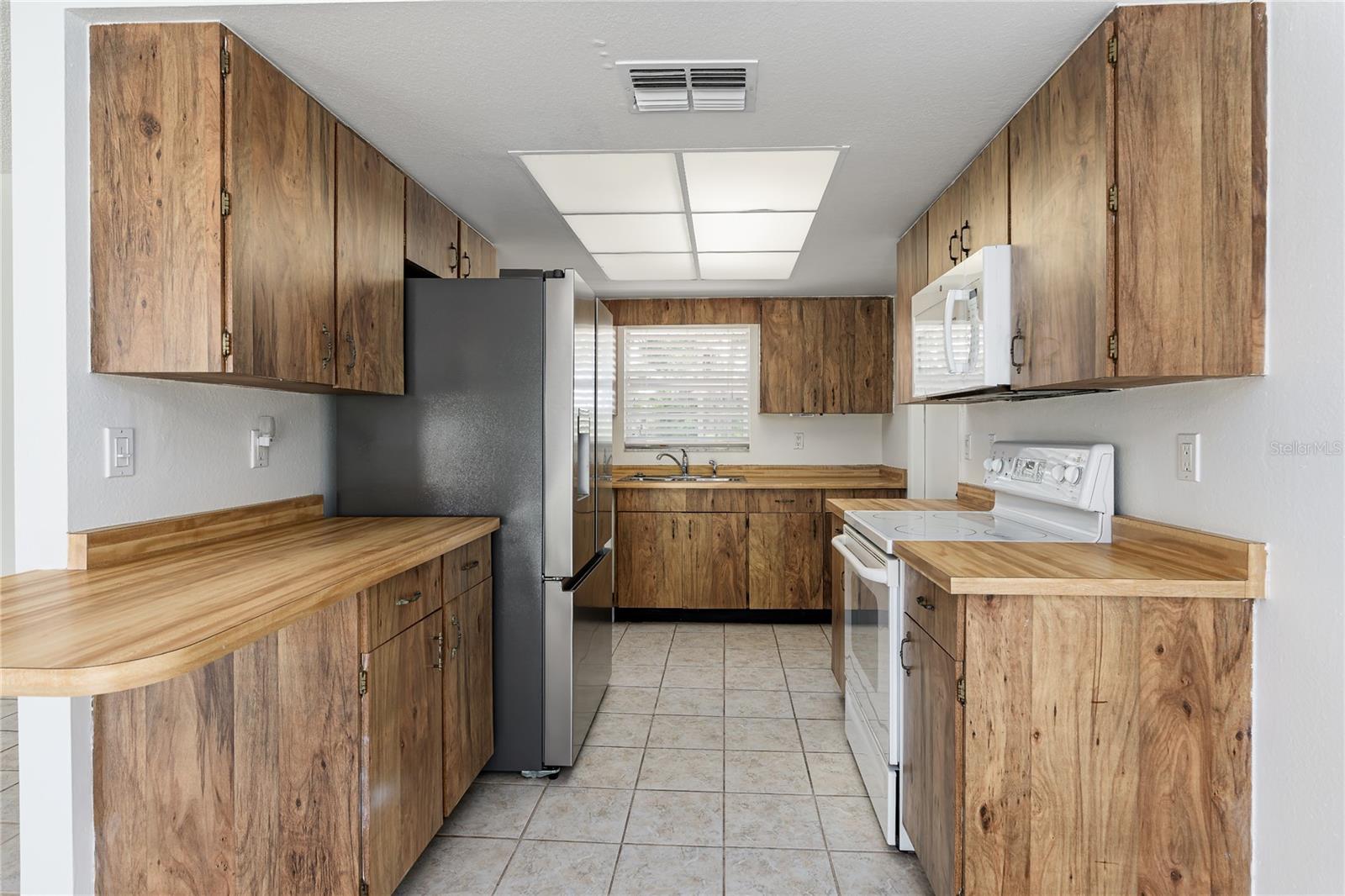 Image 6 of 23 For 1215 20th Avenue W