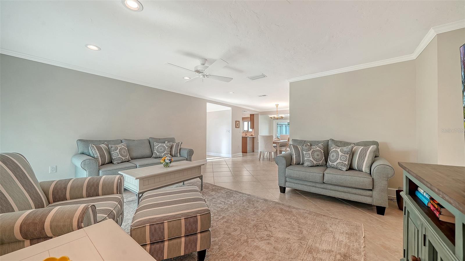 Image 14 of 73 For 204 Hourglass Way V9