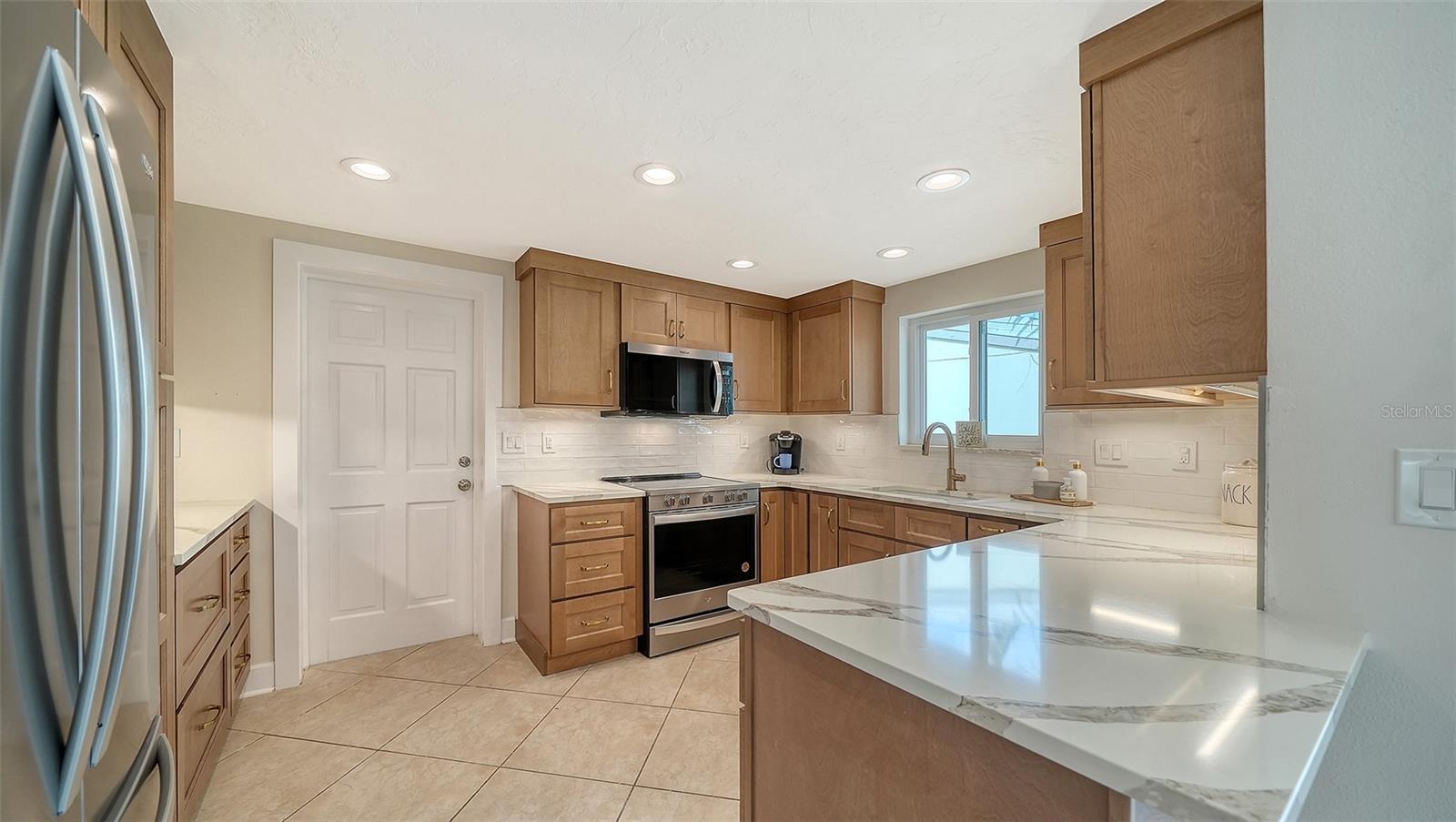 Image 25 of 73 For 204 Hourglass Way V9