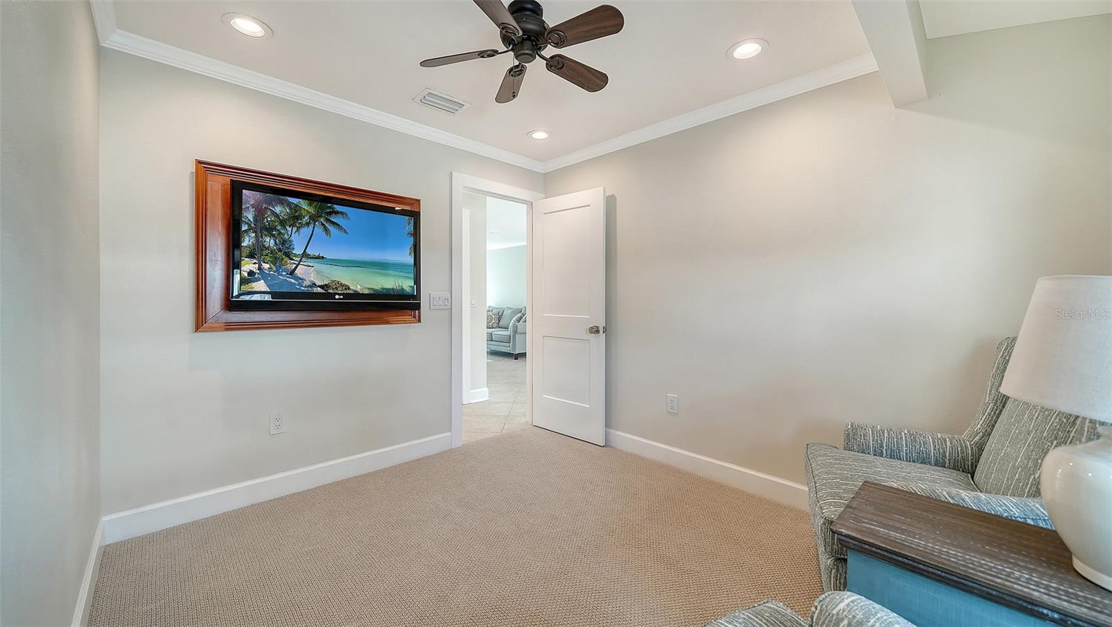 Image 41 of 73 For 204 Hourglass Way V9