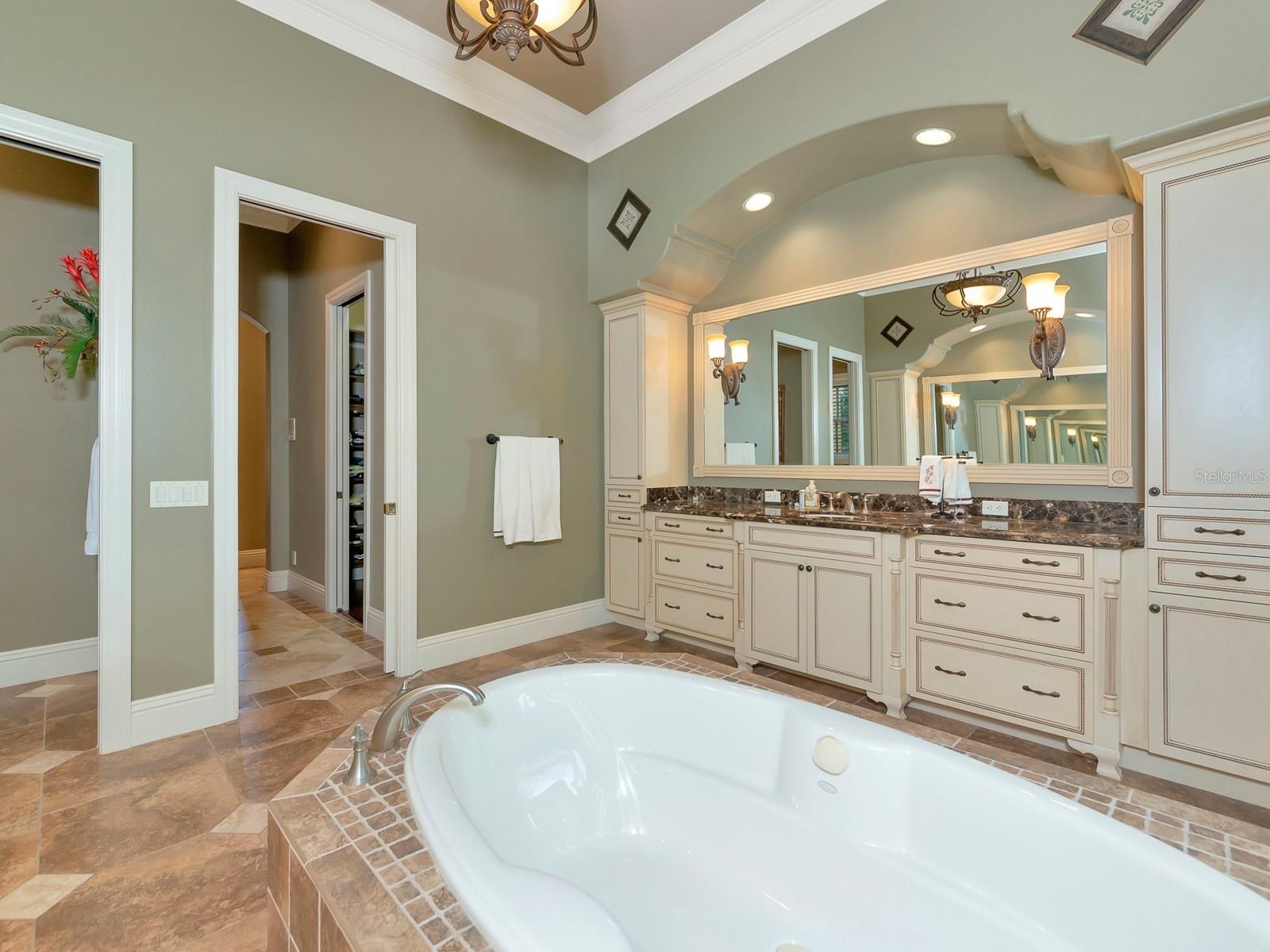 Image 39 of 100 For 8305 Farington Court