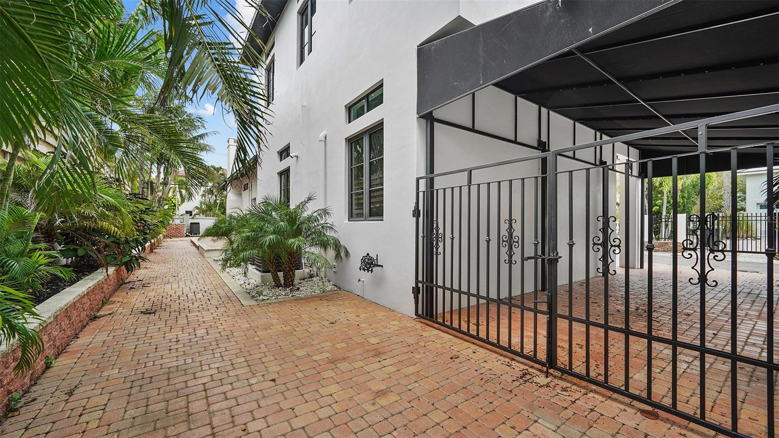 Image 3 of 58 For 324 Siesta Drive