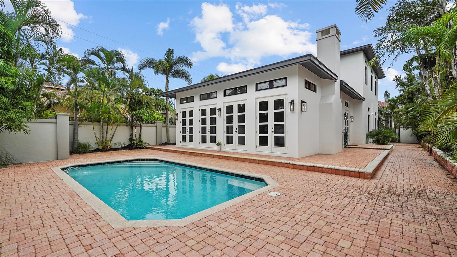 Image 4 of 58 For 324 Siesta Drive