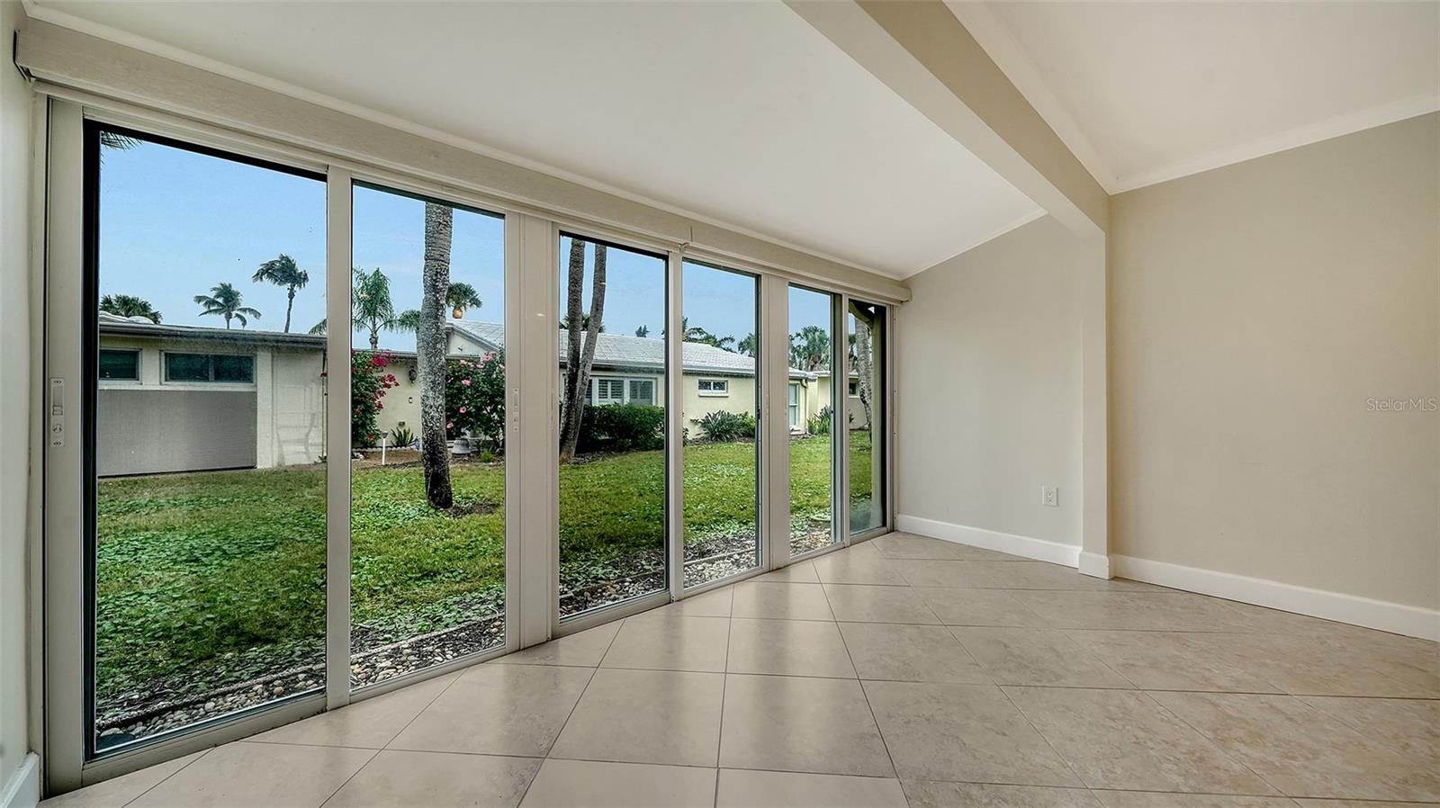 Image 10 of 63 For 206 Hourglass Way V10