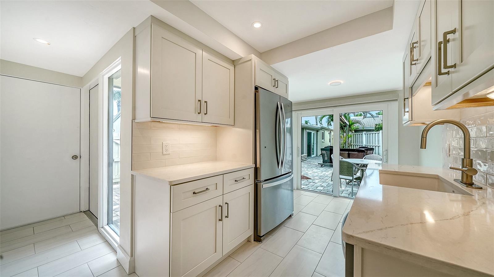 Image 15 of 63 For 206 Hourglass Way V10