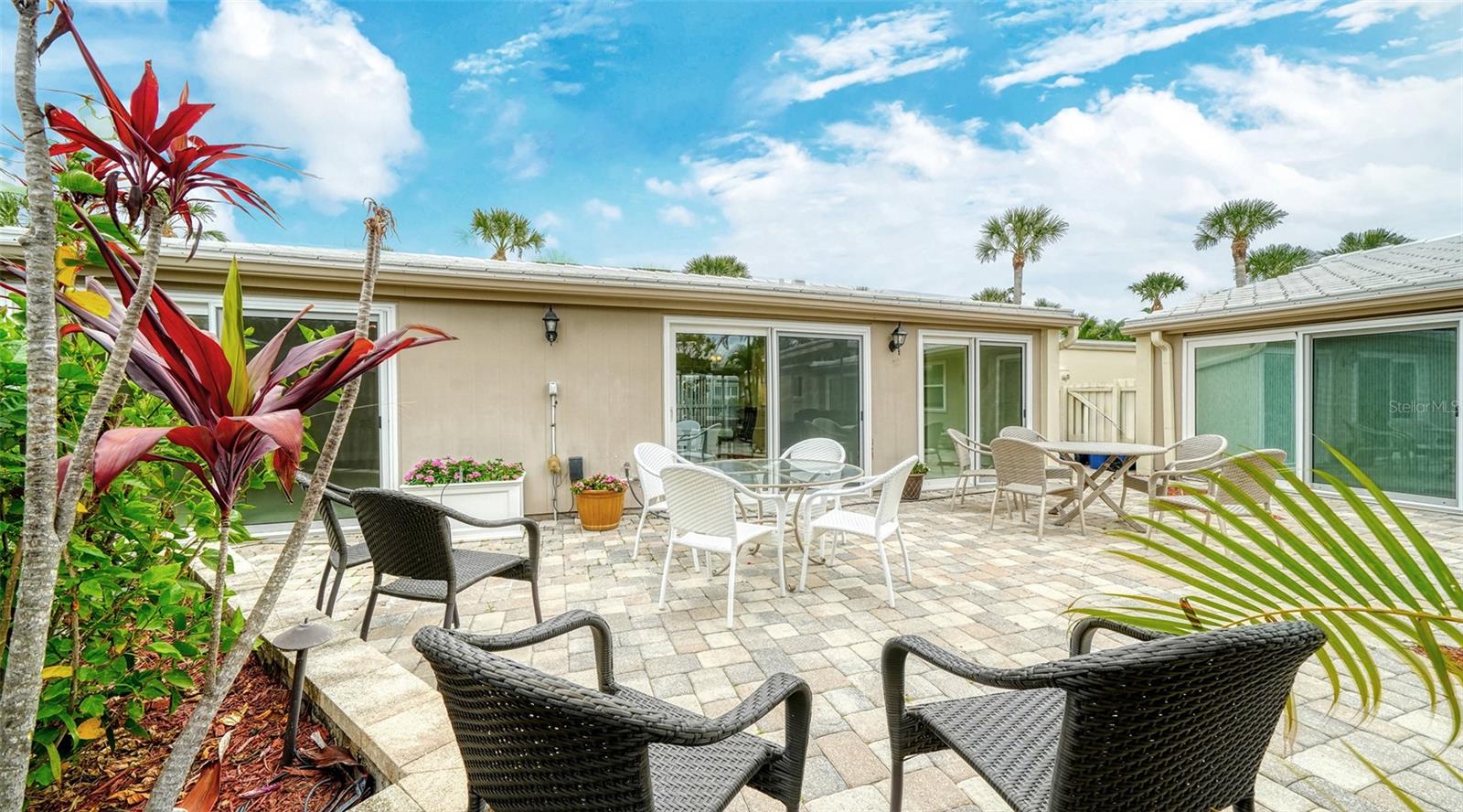 Image 22 of 63 For 206 Hourglass Way V10