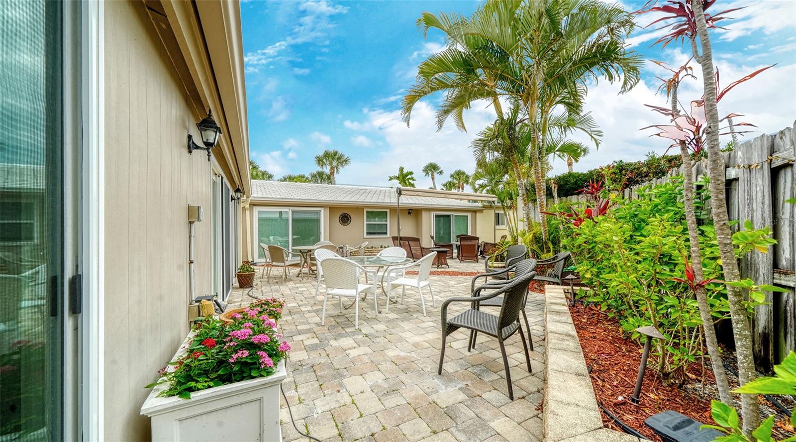 Image 23 of 63 For 206 Hourglass Way V10