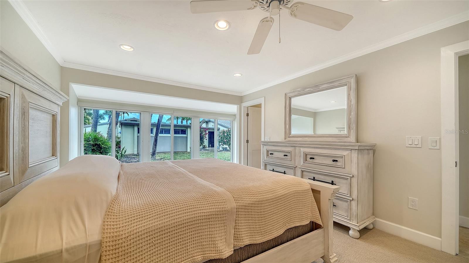 Image 27 of 63 For 206 Hourglass Way V10