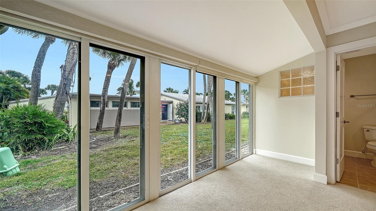 Image 28 of 63 For 206 Hourglass Way V10