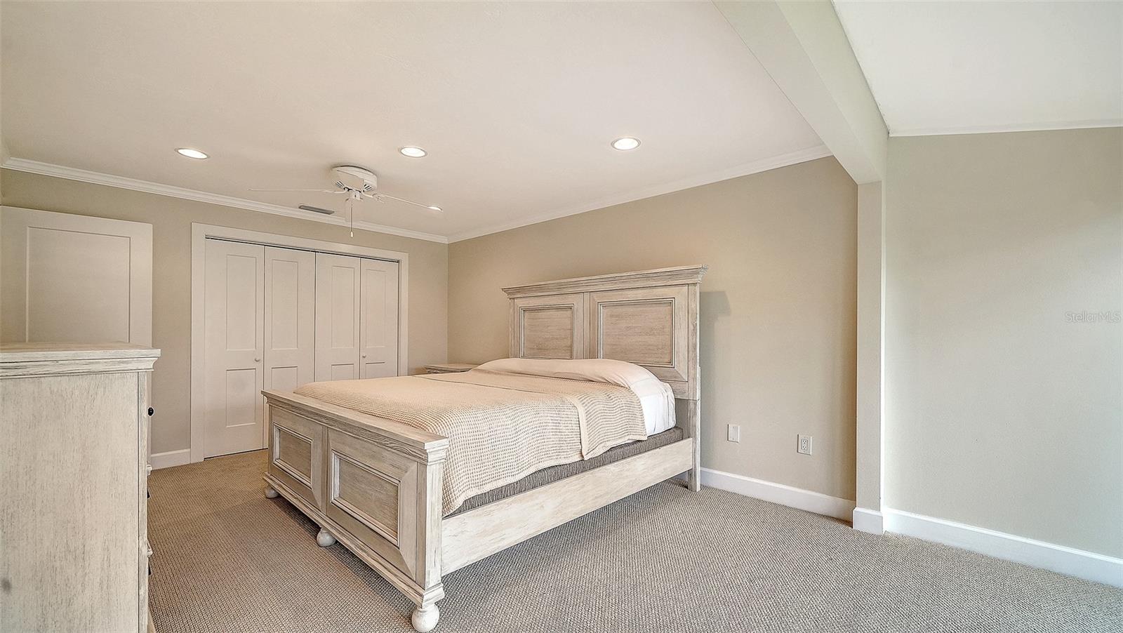 Image 31 of 63 For 206 Hourglass Way V10