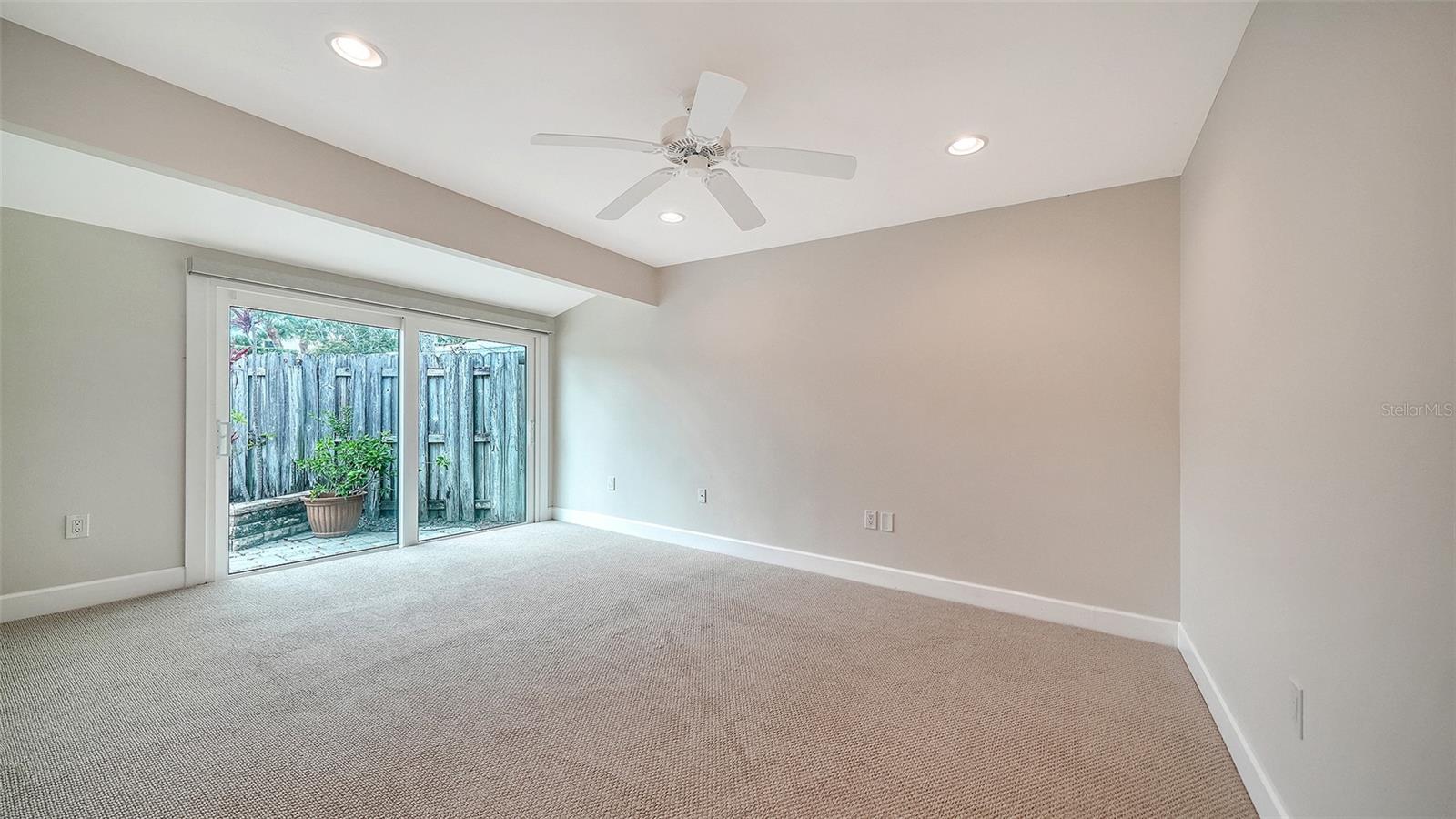 Image 32 of 63 For 206 Hourglass Way V10