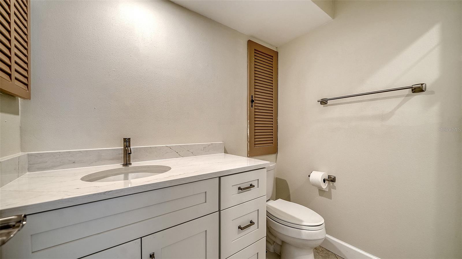 Image 34 of 63 For 206 Hourglass Way V10