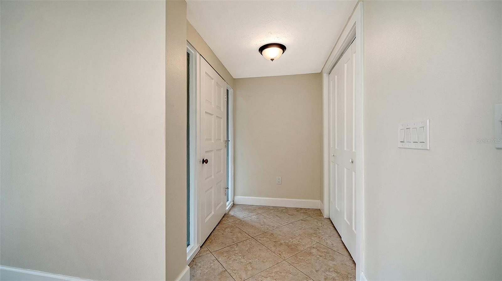 Image 35 of 63 For 206 Hourglass Way V10